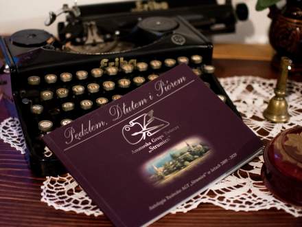 Publikacja "Pędzlem Dłutem i Piórem"